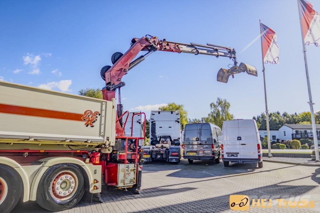 Scania T580 LB8x4*4HNB m. Wirehejs/Kran (HMF 2820K-5) Nosturiautot