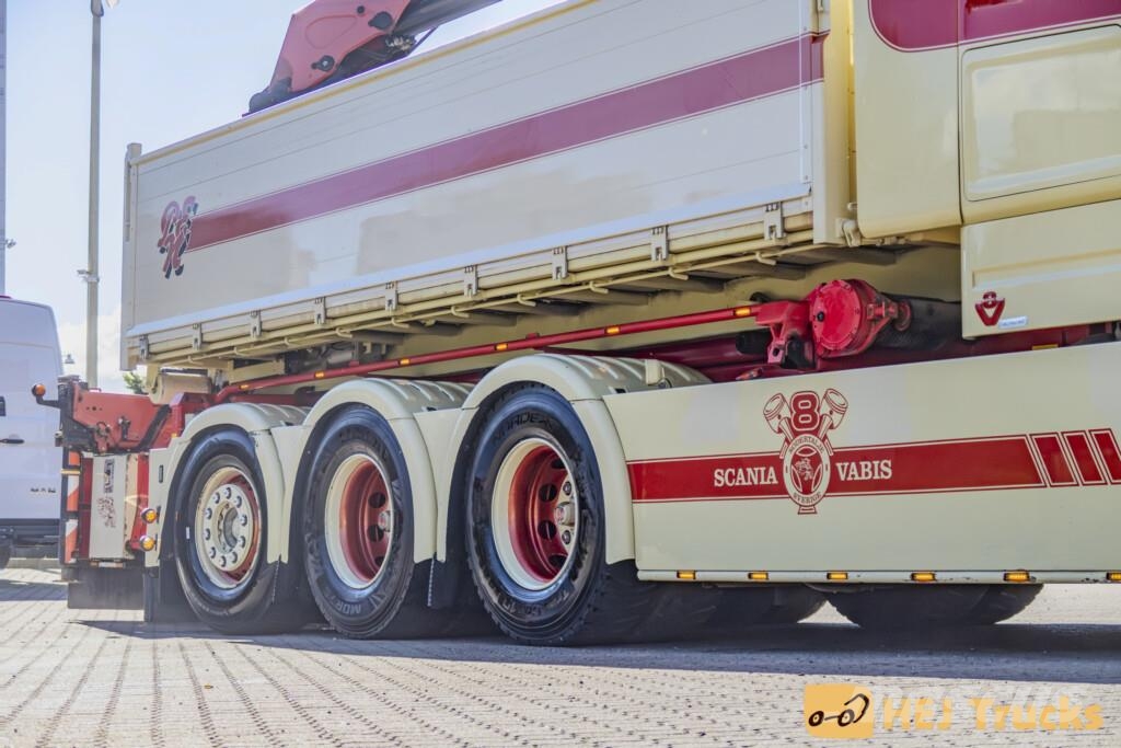 Scania T580 LB8x4*4HNB m. Wirehejs/Kran (HMF 2820K-5) Nosturiautot
