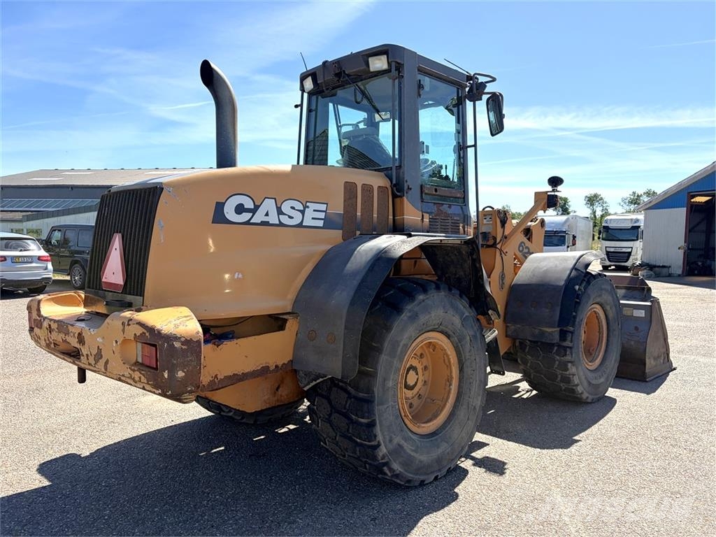 CASE 621D Gummiged Hooglepel graafmachine