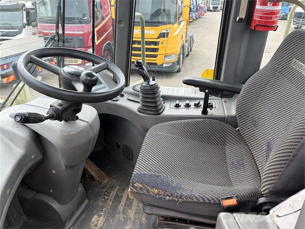 Liebherr L544 4x4 Hjullæsser med Hydraulik spil Priekiniai karjerų ekskavatoriai