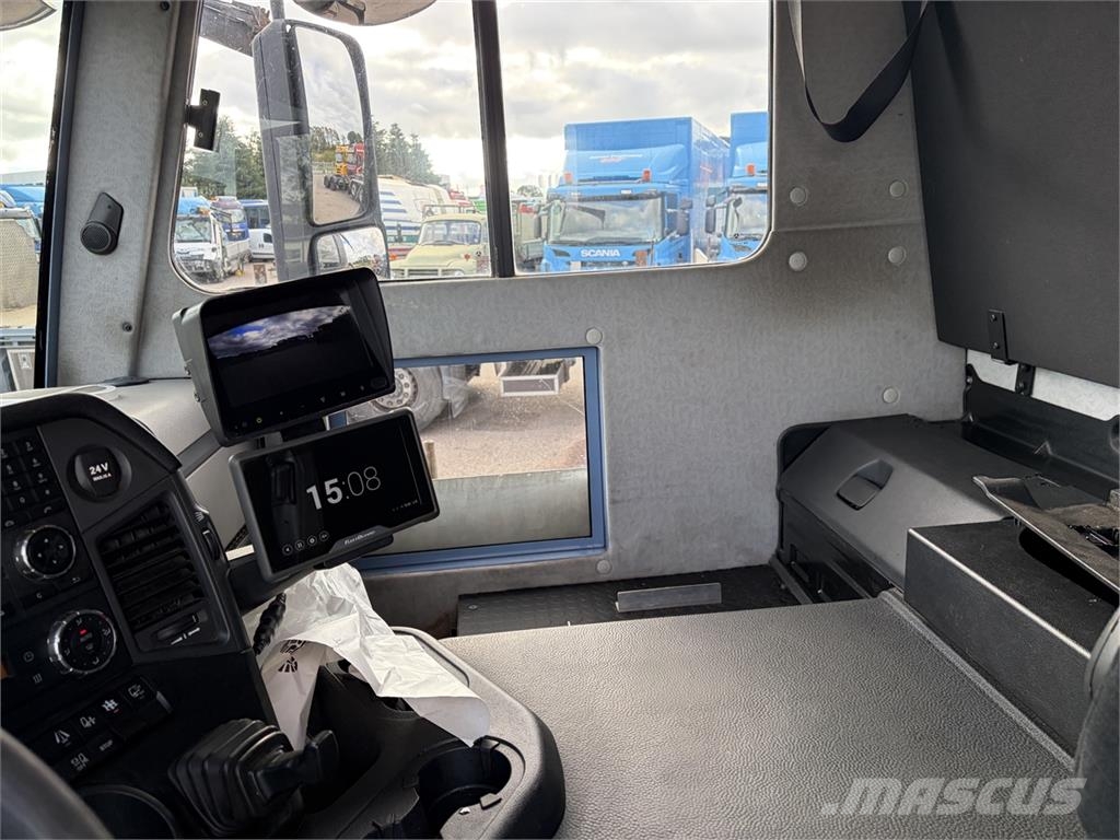 Mercedes-Benz 2533 6x2-4 fast lad m-HMF 1820 Crane trucks