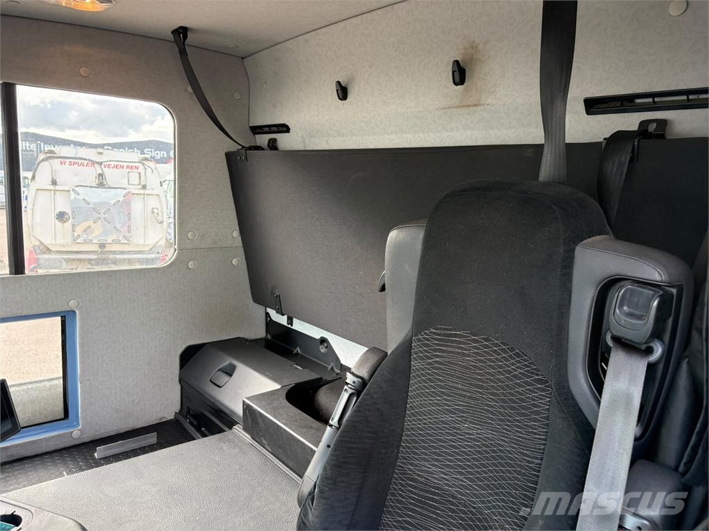 Mercedes-Benz 2533 6x2-4 fast lad m-HMF 1820 Kranwagen