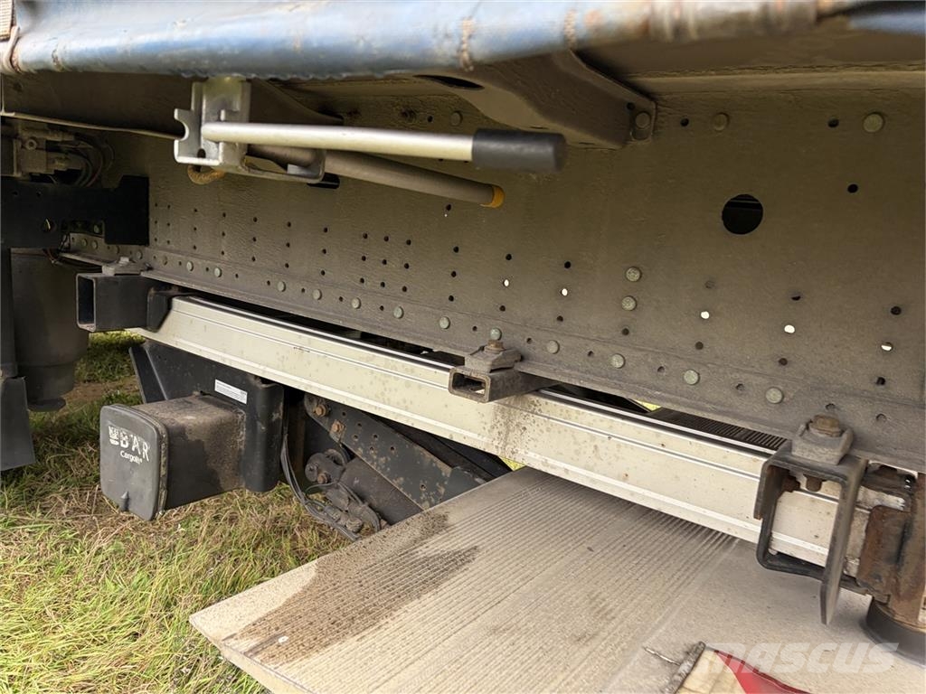 Schmitz 3 aks Gardin trailer Tents puspiekabes