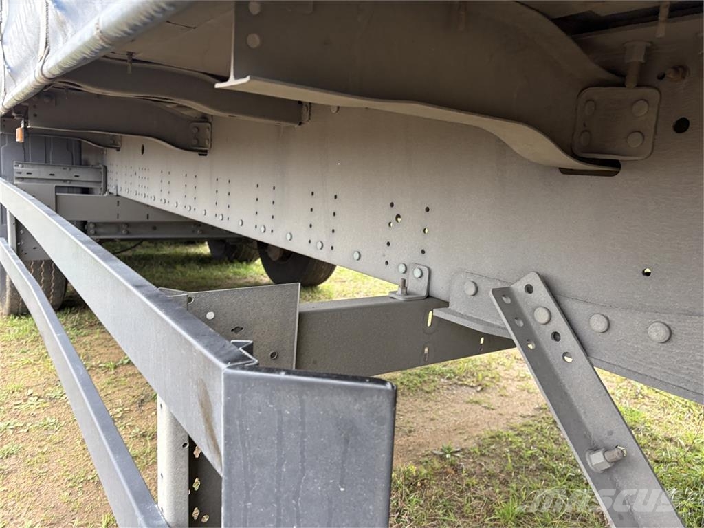Schmitz 3 aks Gardin trailer Tents puspiekabes