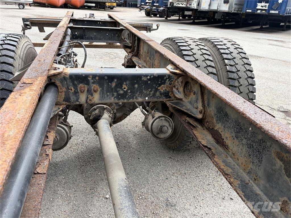 Volvo F12 4x2 Chassis Oldtimer Další