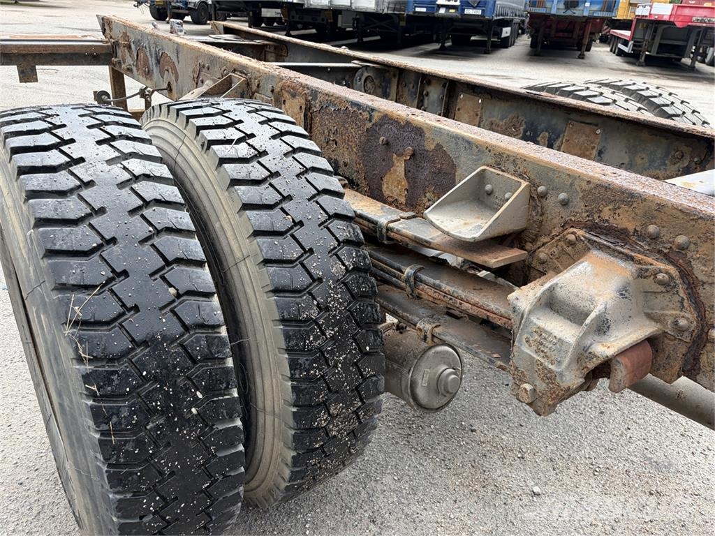 Volvo F12 4x2 Chassis Oldtimer Další