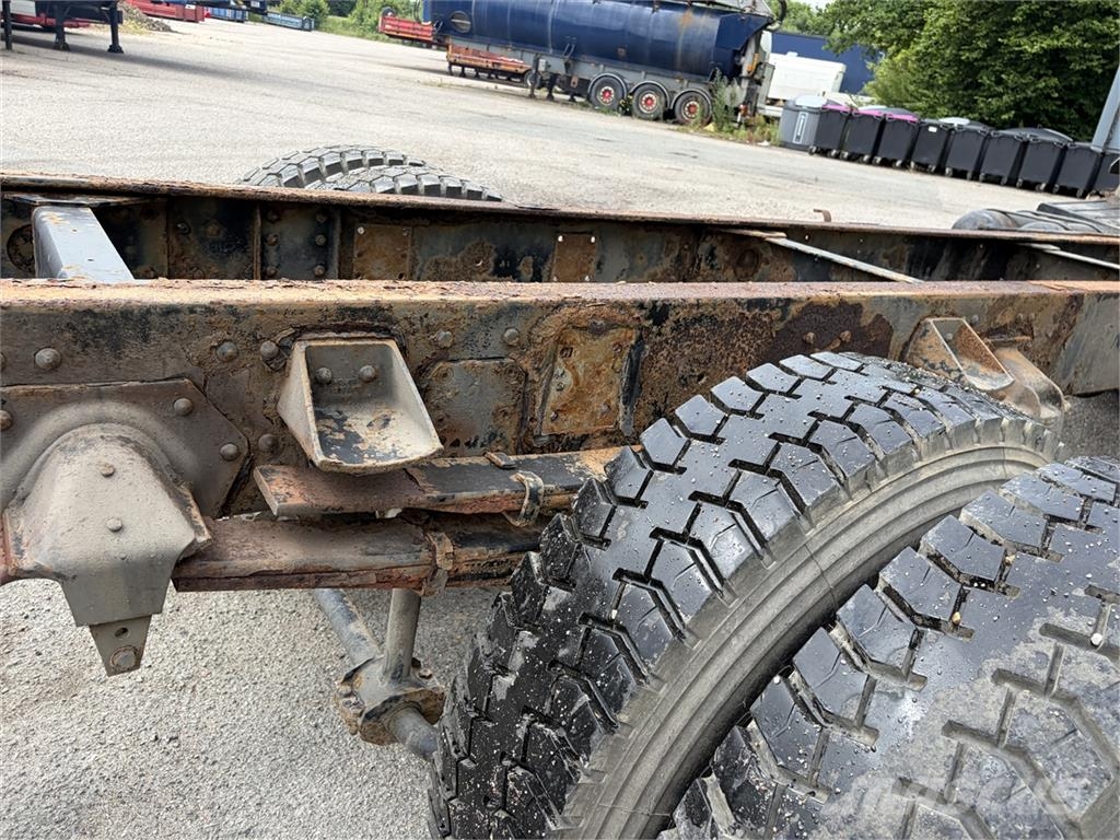 Volvo F12 4x2 Chassis Oldtimer Další