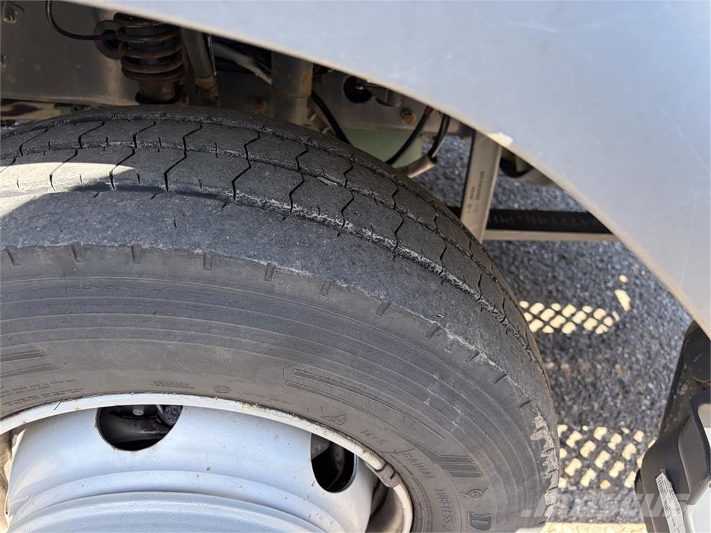 Volvo FL 240 4x2 Lad 平板栏板货车