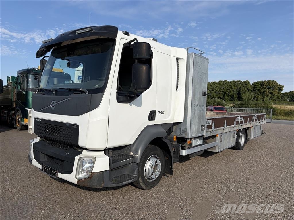 Volvo FL 240 4x2 Lad Platós / Ponyvás teherautók