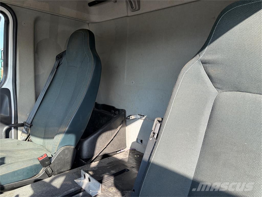 Volvo FL 240 4x2 Lad Platós / Ponyvás teherautók