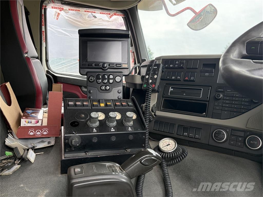 Volvo FM 330 Skadet Fejebil Otros camiones