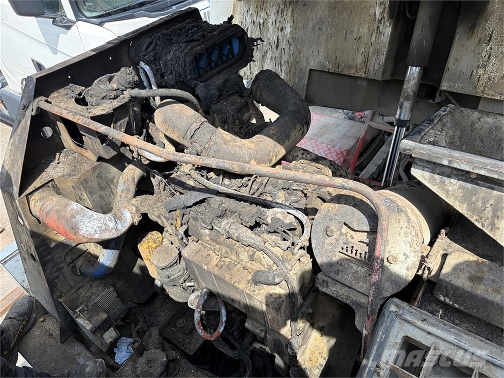 Volvo FM 330 Skadet Fejebil Otros camiones