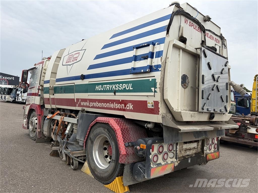 Volvo FM 330 Skadet Fejebil Otros camiones