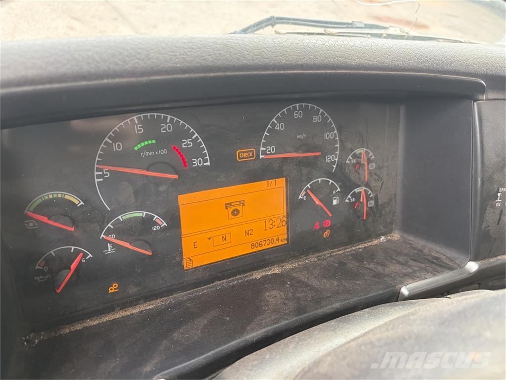 Volvo FM 6x2 lad og kran Автокрани