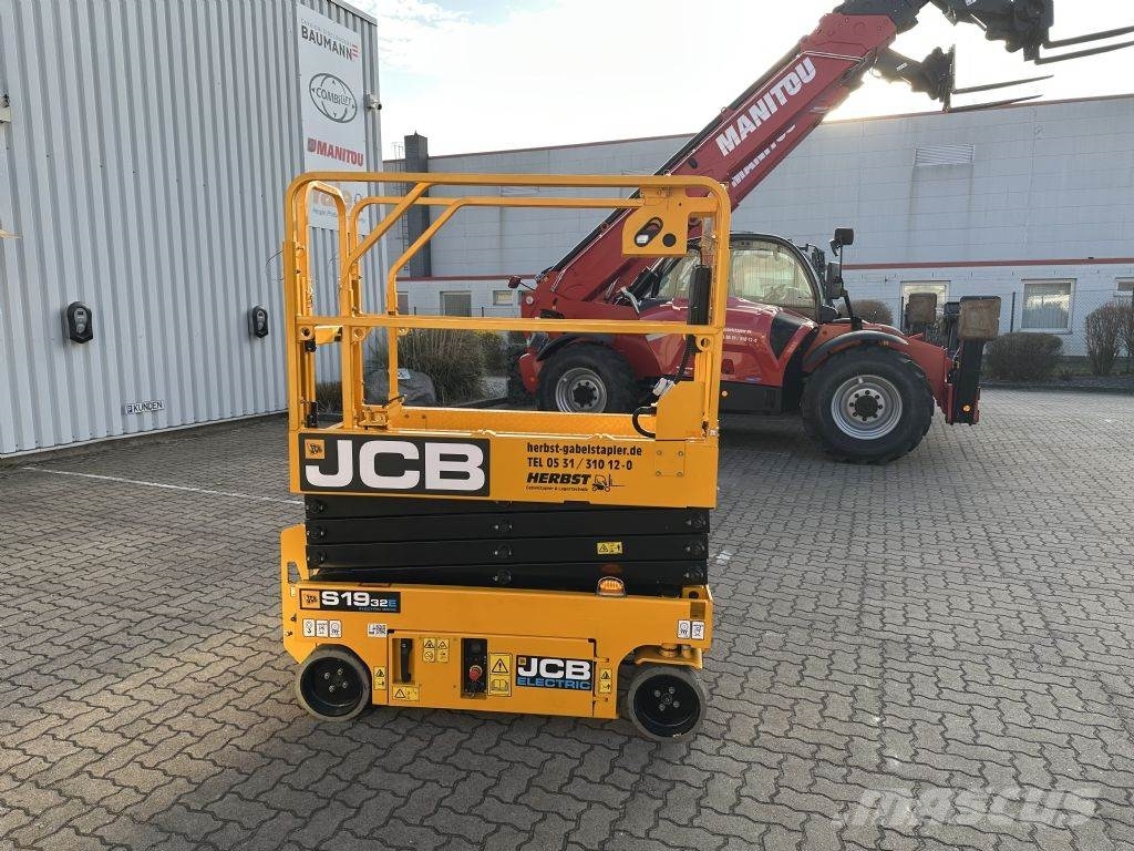 JCB S1932E 剪叉式升降机