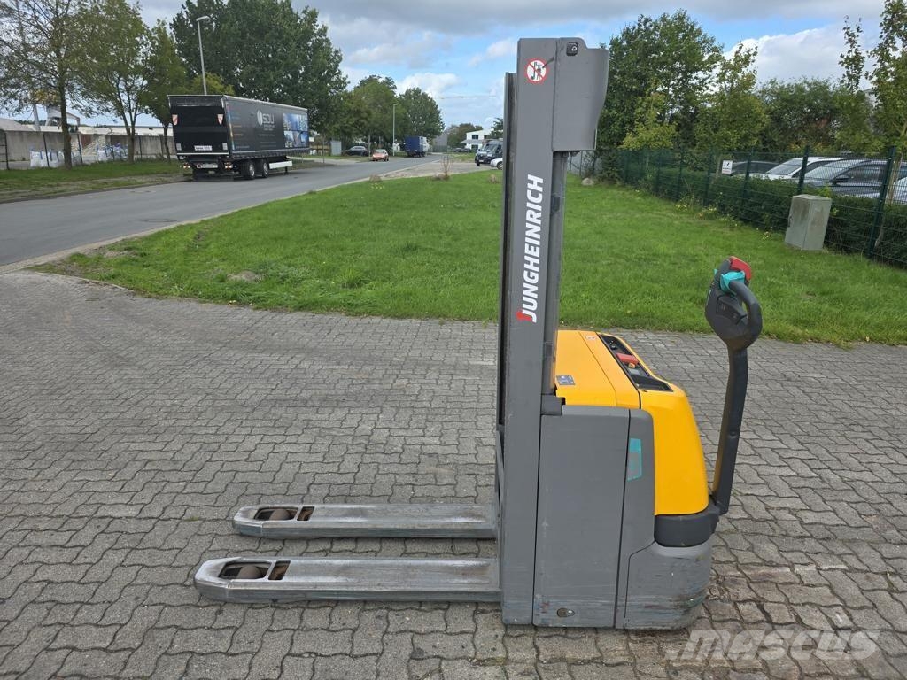 Jungheinrich EJC112z Meeloop stapelaar