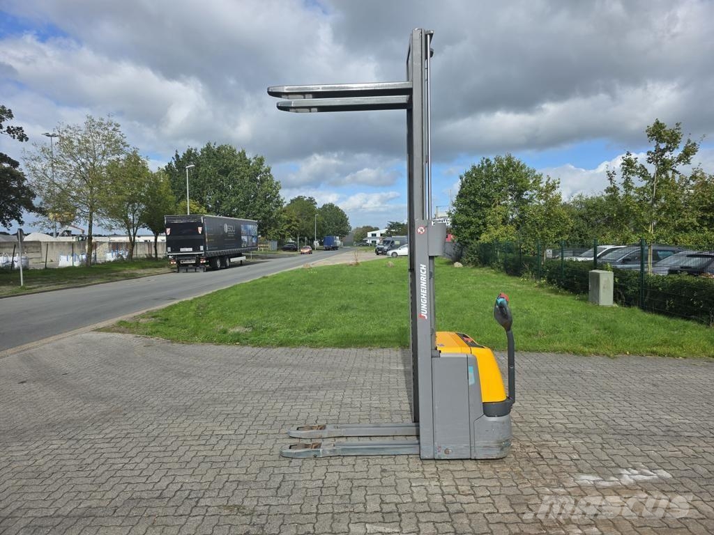 Jungheinrich EJC112z Meeloop stapelaar