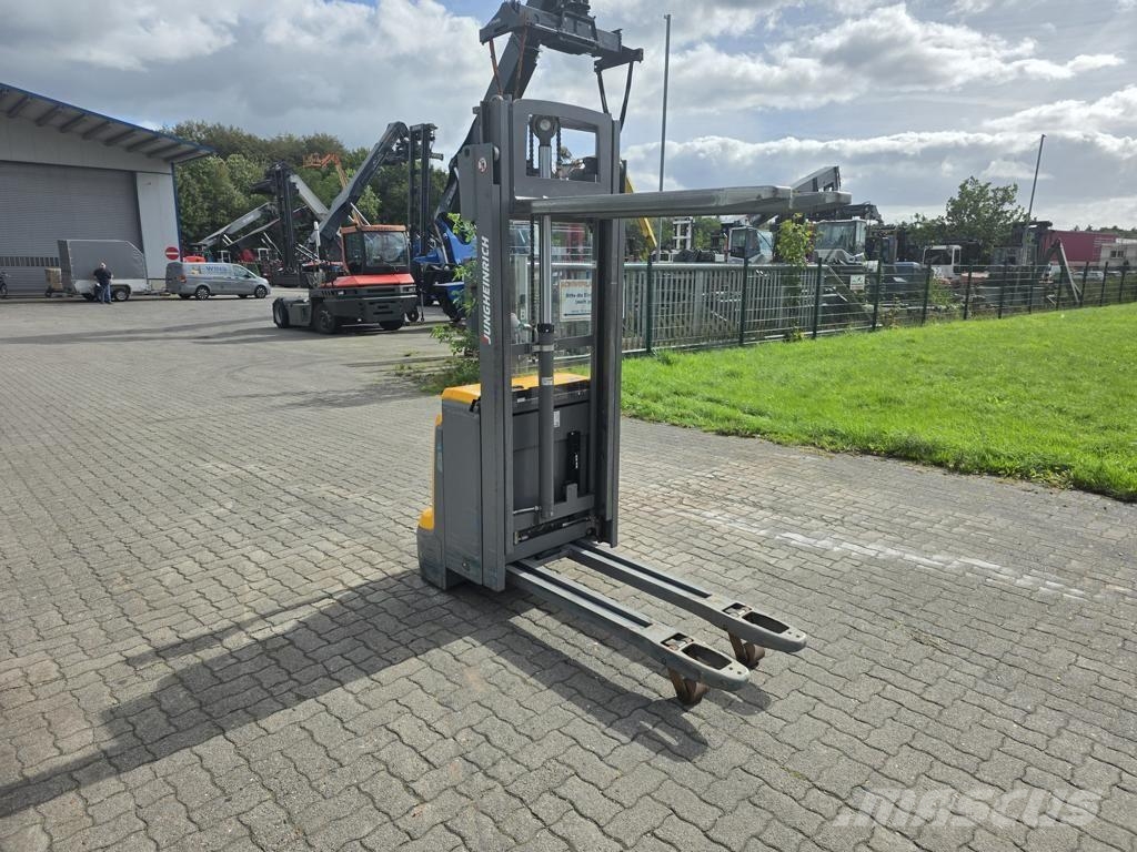 Jungheinrich EJC112z Meeloop stapelaar