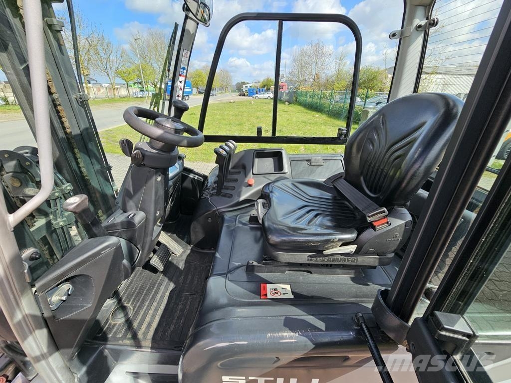 Still RX60-25 Electric forklifts
