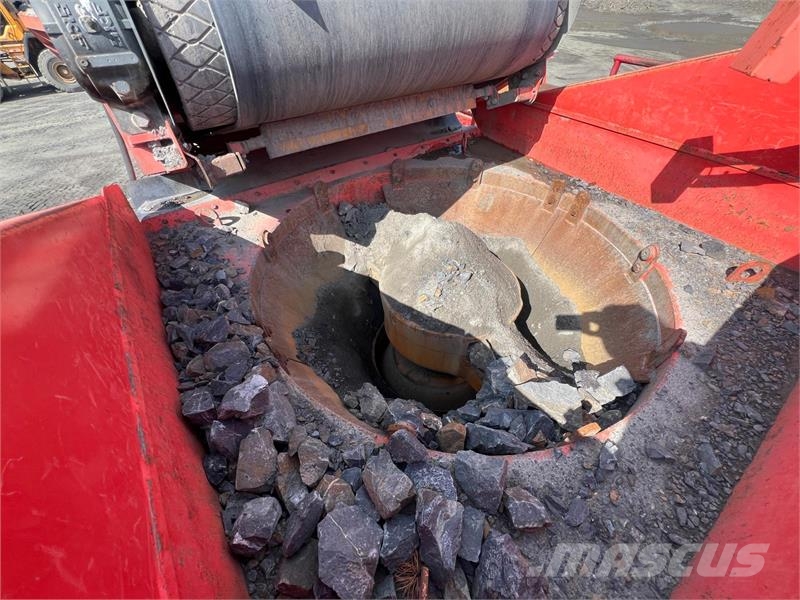 Sandvik UH440I Drupinātāji