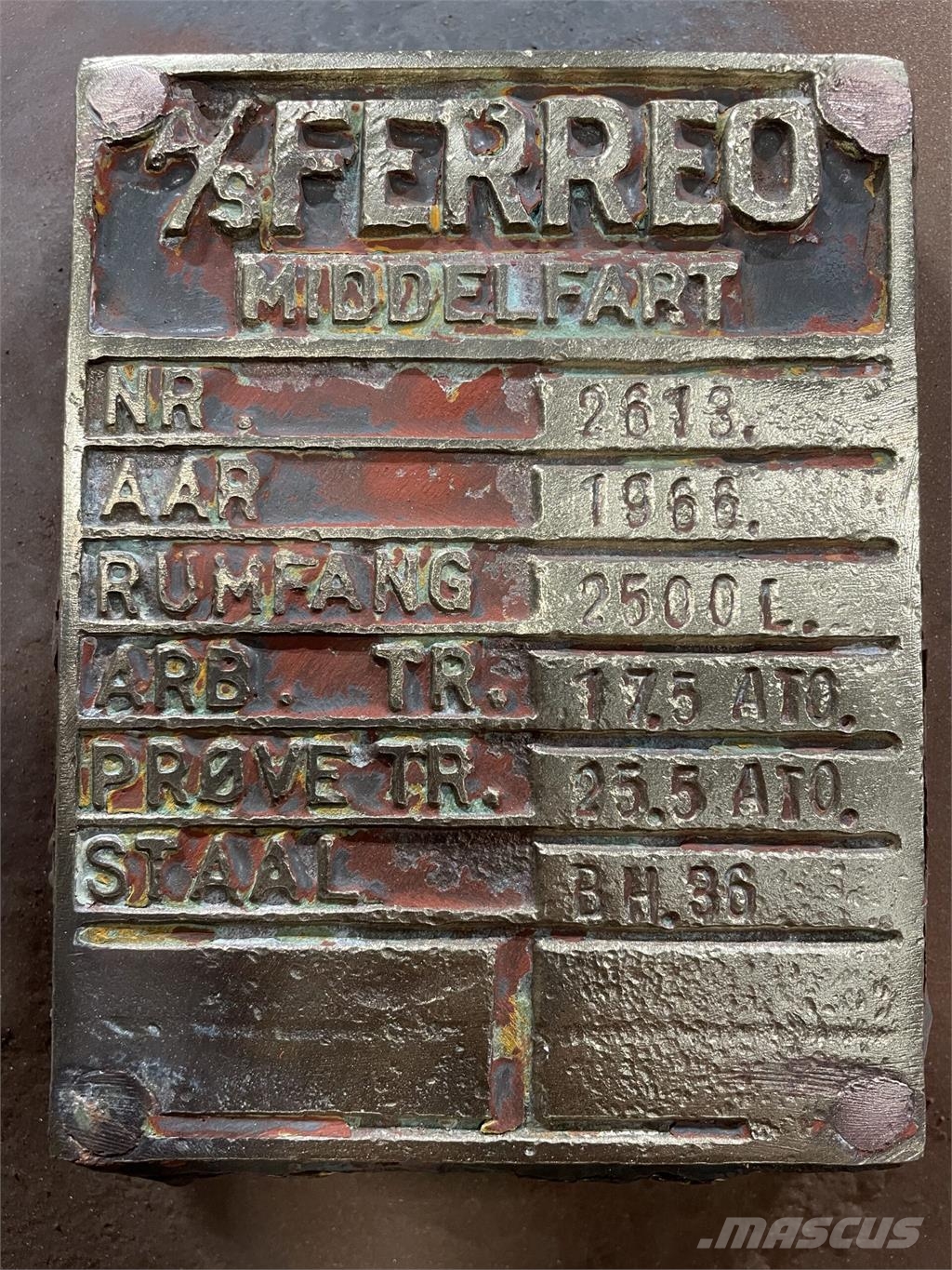  2500 ltr tryktank fab. Ferreo på ben. Ďalšie komponenty