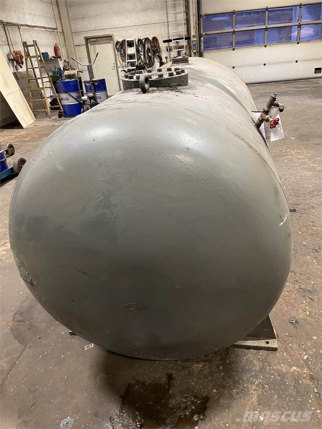  2500 ltr tryktank fab. Ferreo på ben. Ďalšie komponenty