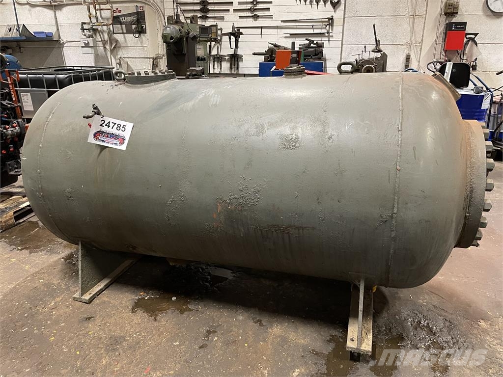 2500 ltr tryktank fab. Ferreo på ben. Ďalšie komponenty