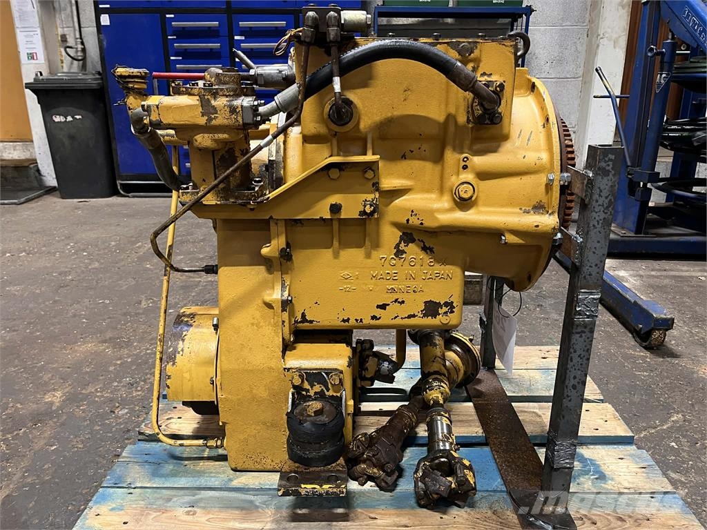 CAT IT12B transmission Getriebe