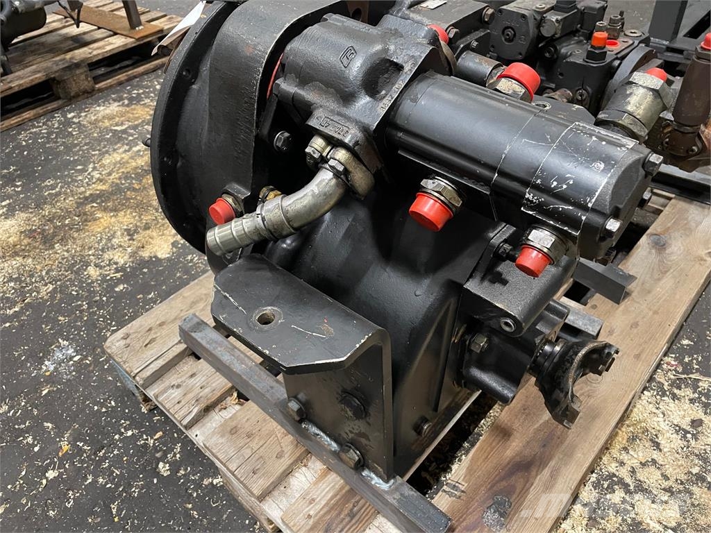 Clark model 12.6HR18213-1 transmission Transmissie