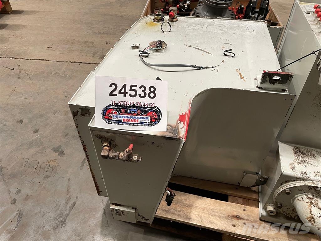 Dieseltank ex Takeuchi TB1140 s/n 51400054 - årgan Ďalšie komponenty