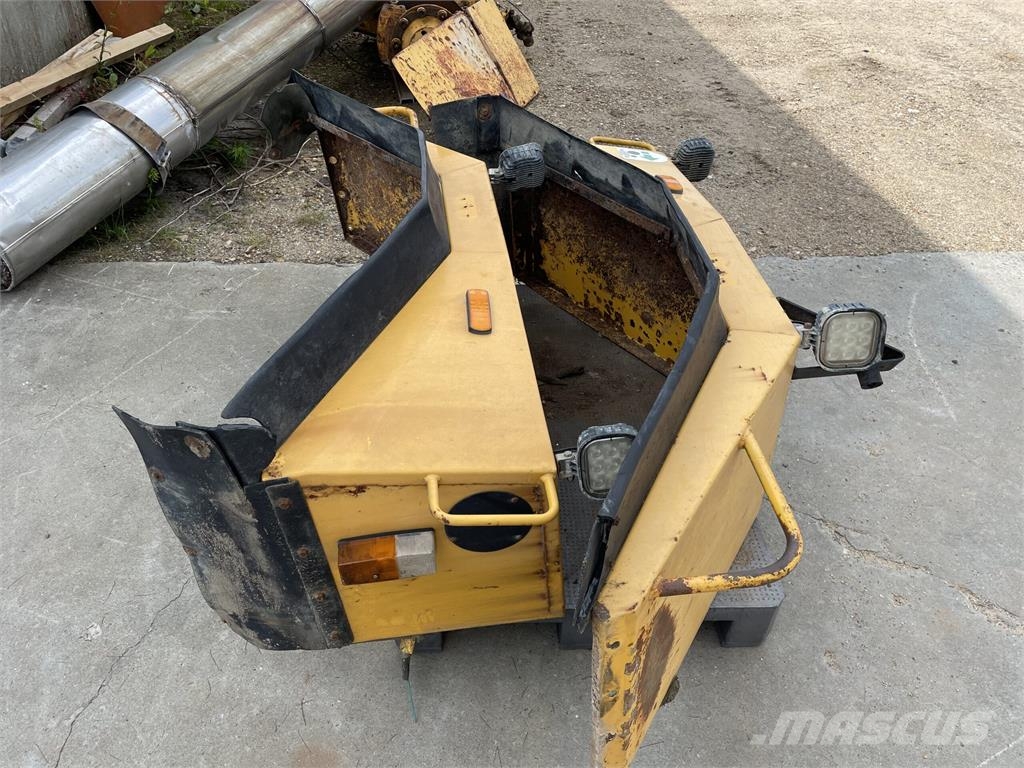Diverse dele ex. Volvo A25C 6x6 Ďalšie komponenty