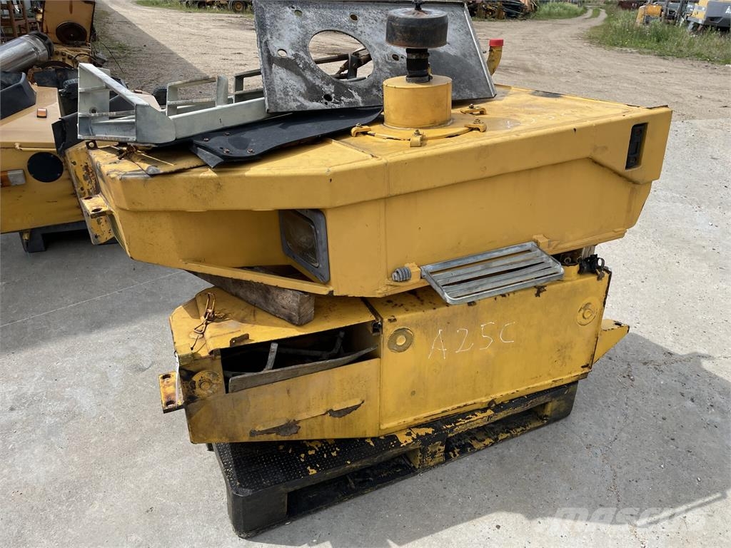 Diverse dele ex. Volvo A25C 6x6 Ďalšie komponenty