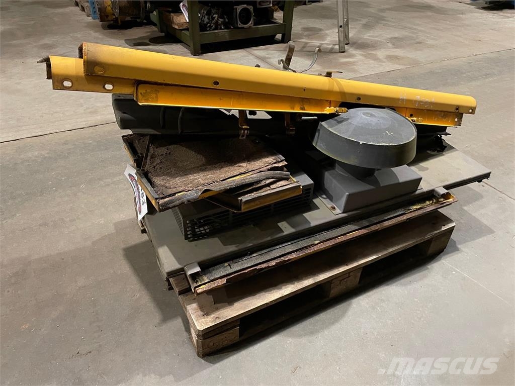 Diverse skærme ex. Volvo L180D Diger parçalar