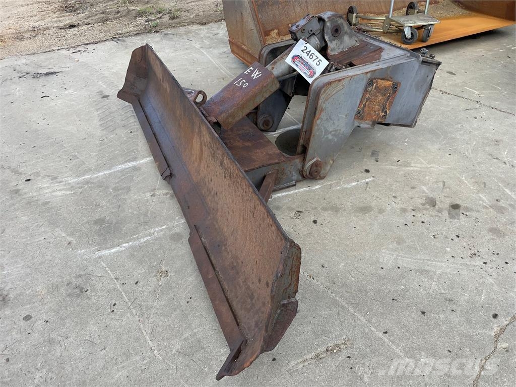 Dozerblad, komplet ex. Volvo EW150 s/n P00286 - år Ďalšie komponenty