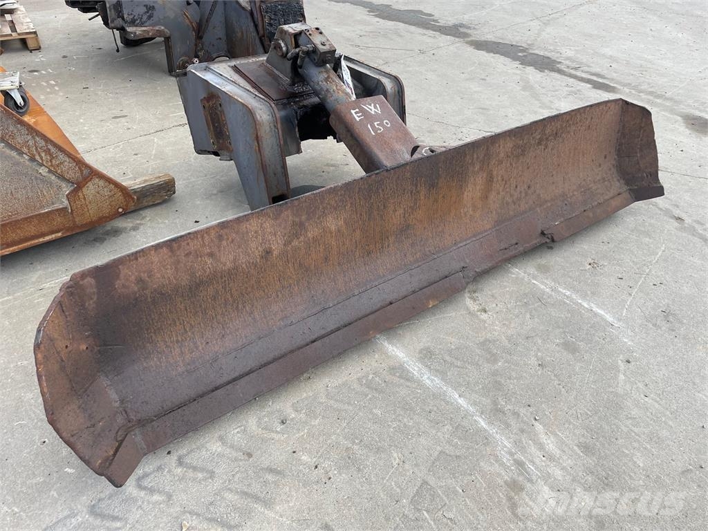Dozerblad, komplet ex. Volvo EW150 s/n P00286 - år Ďalšie komponenty