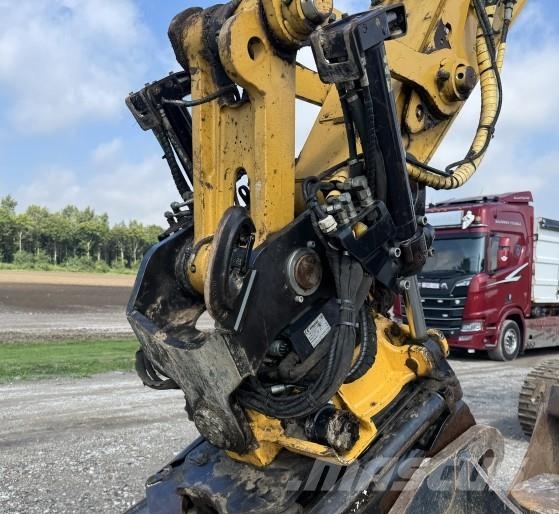 Engcon tiltrotator med klo. 快速連結器