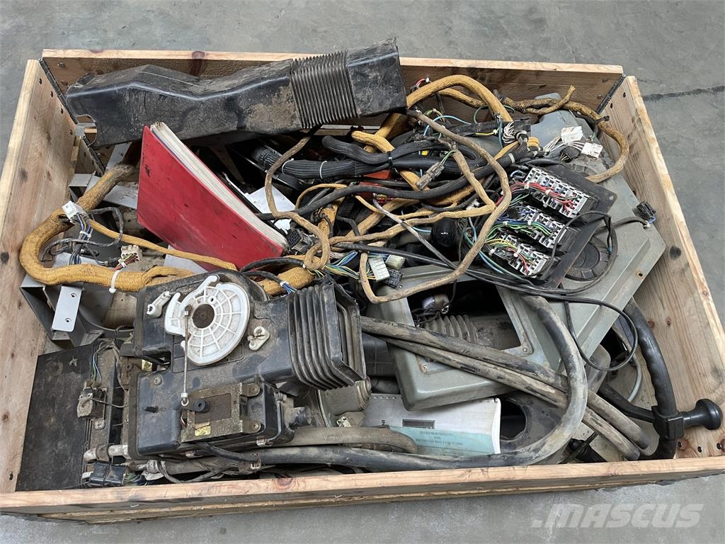  Enheder fra kabine ex. Hyundai HL760-3, s/nr. W123 Ďalšie komponenty