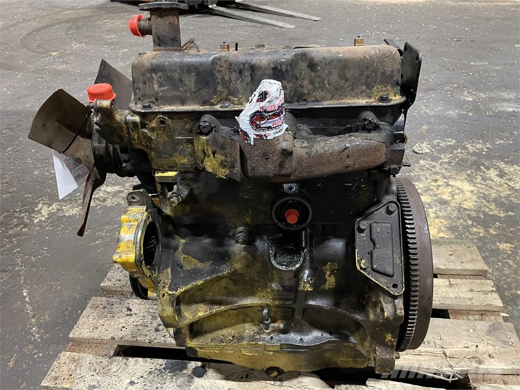 Ford 4000 motor - 3 cyl. - ex. Ford 550 - kun til dele. Varikliai