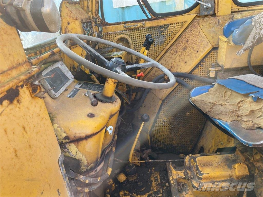 Ford 4550 rendegraver - til ophug لوادر ذات جرافات عكسية