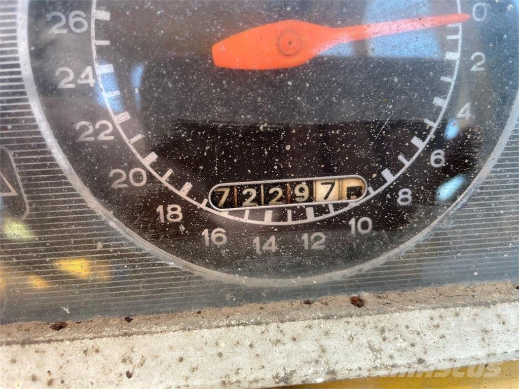 Ford 4550 rendegraver - til ophug لوادر ذات جرافات عكسية