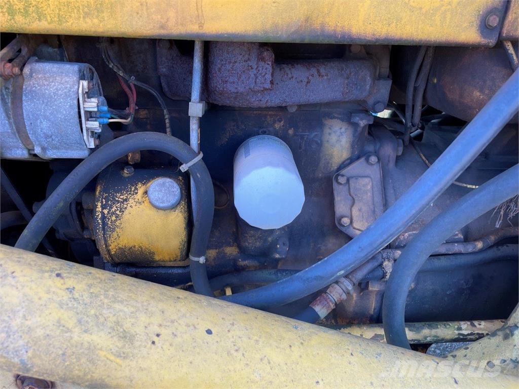 Ford 4550 rendegraver - til ophug لوادر ذات جرافات عكسية