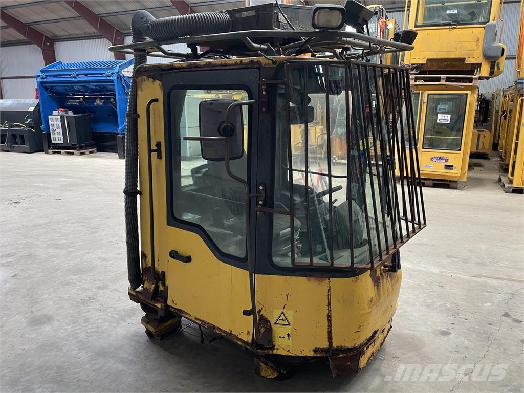 Førerhus ex. Komatsu WF450-3D s/n W078-54119 - årg Ďalšie komponenty