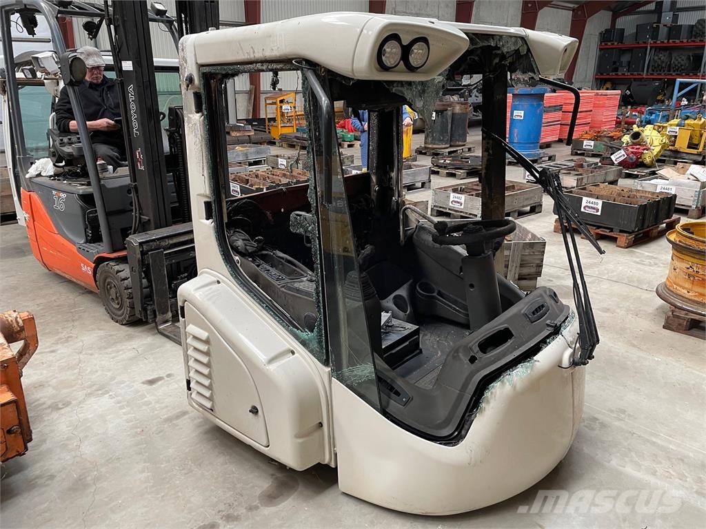 Førerhus ex. Liebherr L542 s/n VATZ1269HZB040101 - Ďalšie komponenty