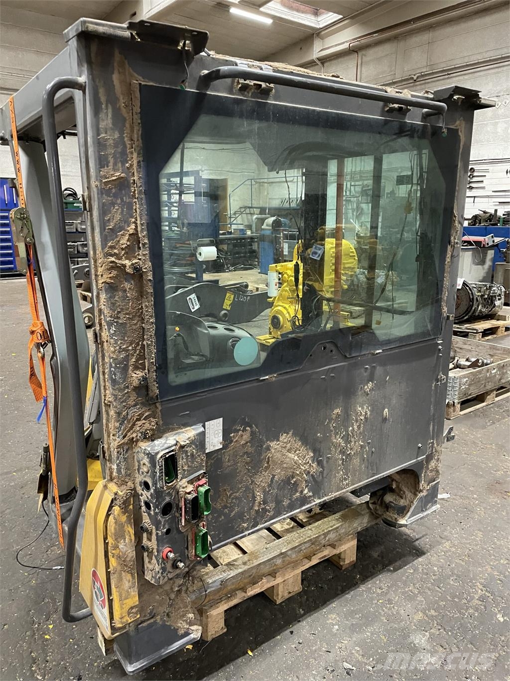 Førerhus ex. Volvo L90H s/n 13197, årgang 2015 - m Ďalšie komponenty