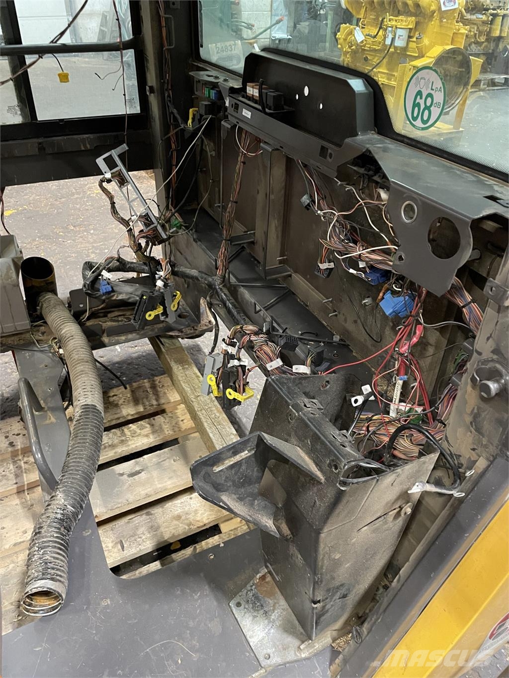 Førerhus ex. Volvo L90H s/n 13197, årgang 2015 - m Ďalšie komponenty