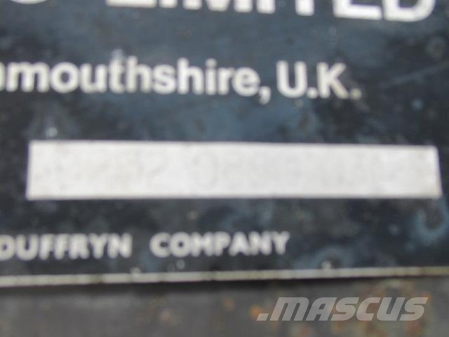 Hymac 880 gravemaskine til ophug Bagri goseničarji