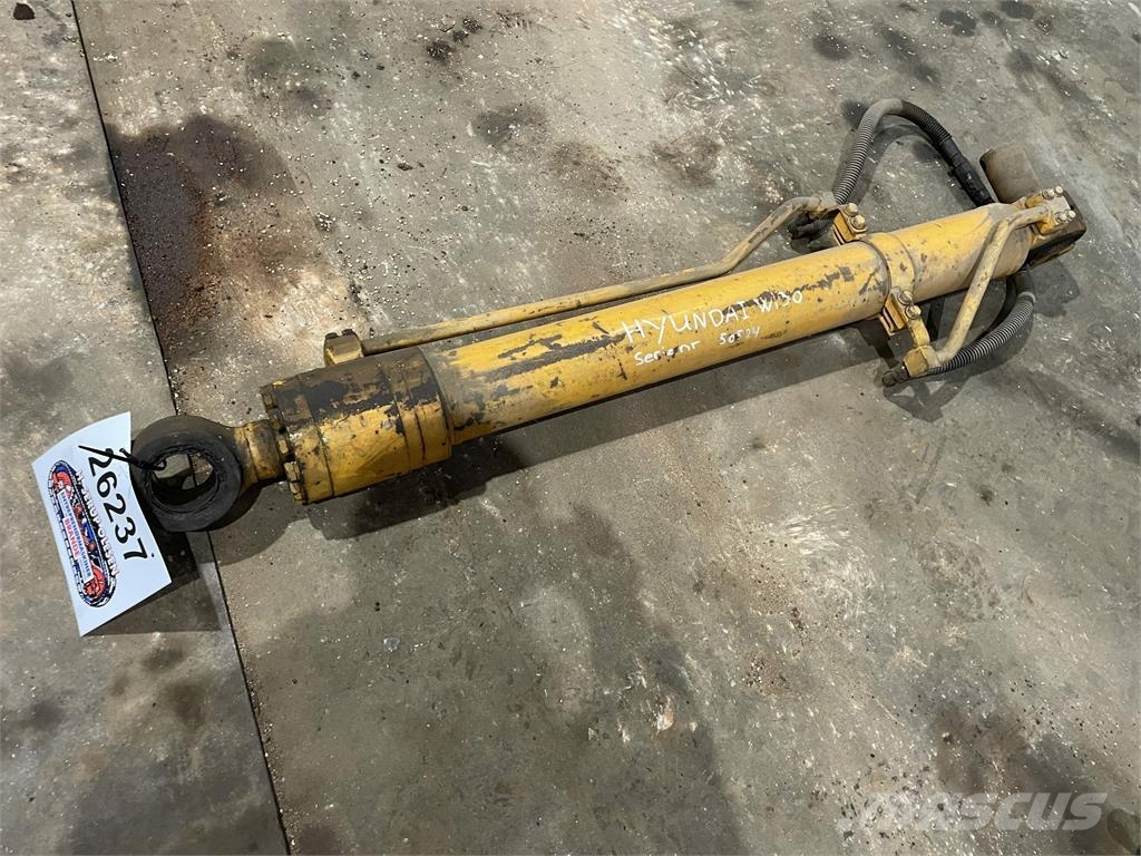 Hyundai R130W Løftecylinder هيدروليات