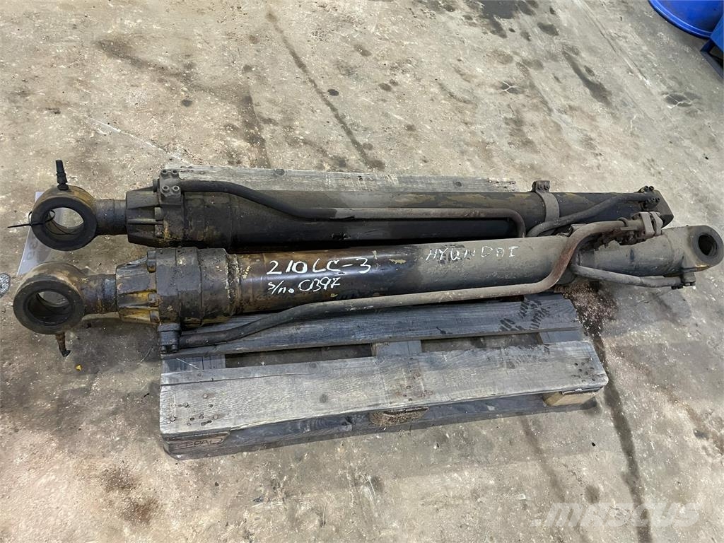Hyundai R210LC-3 Løftecylindere - 2 stk. Hüdraulika