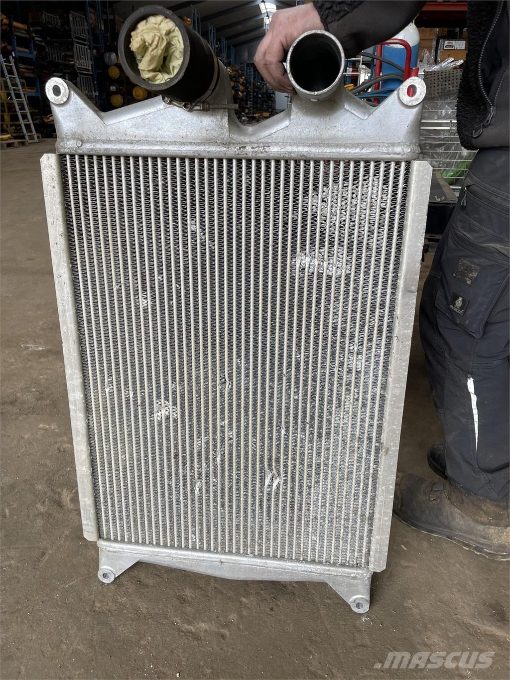 Intercooler til New Holland gravemaskine | Passer Motorer