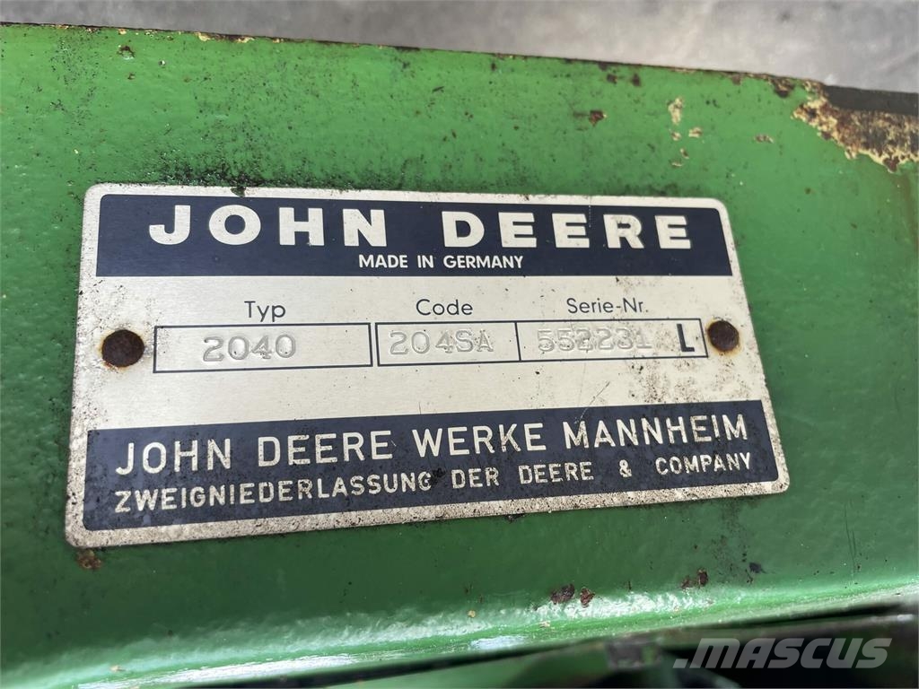 John Deere 2040 Bagaksel med gearkasse, komplet Ejes
